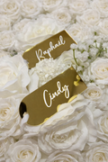 Marque places personnalisés ruban & médaillon doré