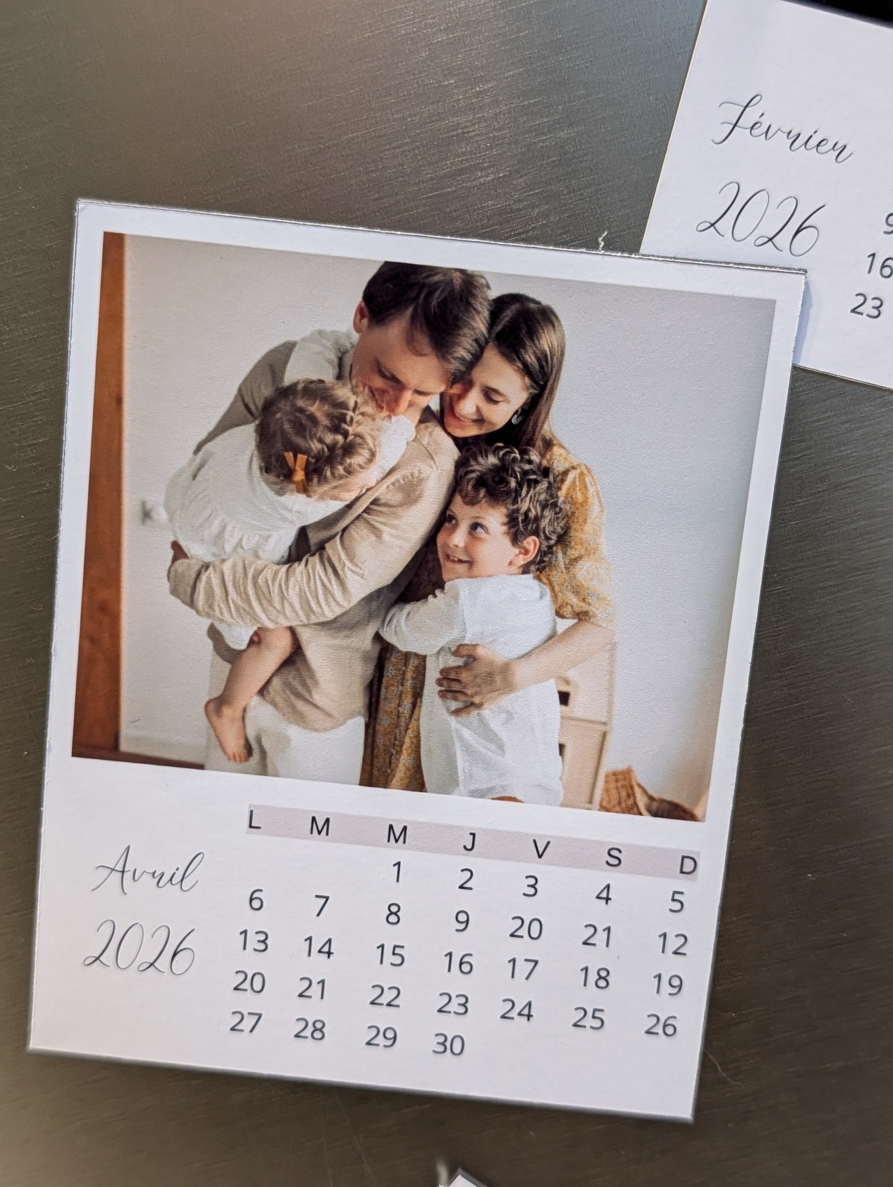 Calendrier Aimanté Personnalisé – 12 Mois, 12 Photos, 100% Unique